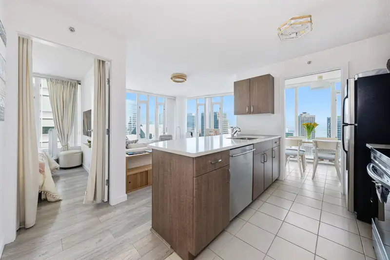 3007 610 GRANVILLE STREET - photo 2 of 21