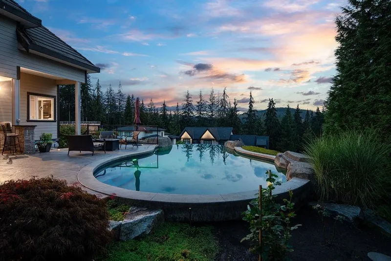 136 DEERVIEW LANE - photo 1 of 25