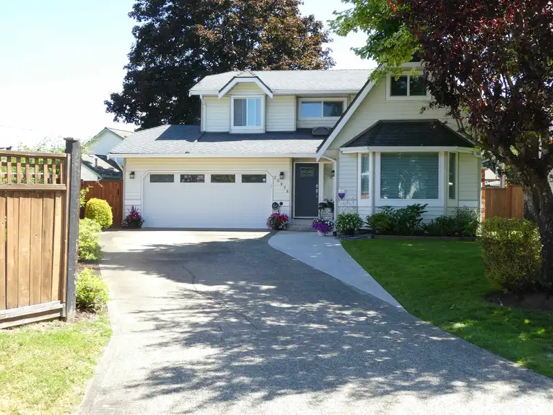 20976 93B PLACE - photo 1 of 40