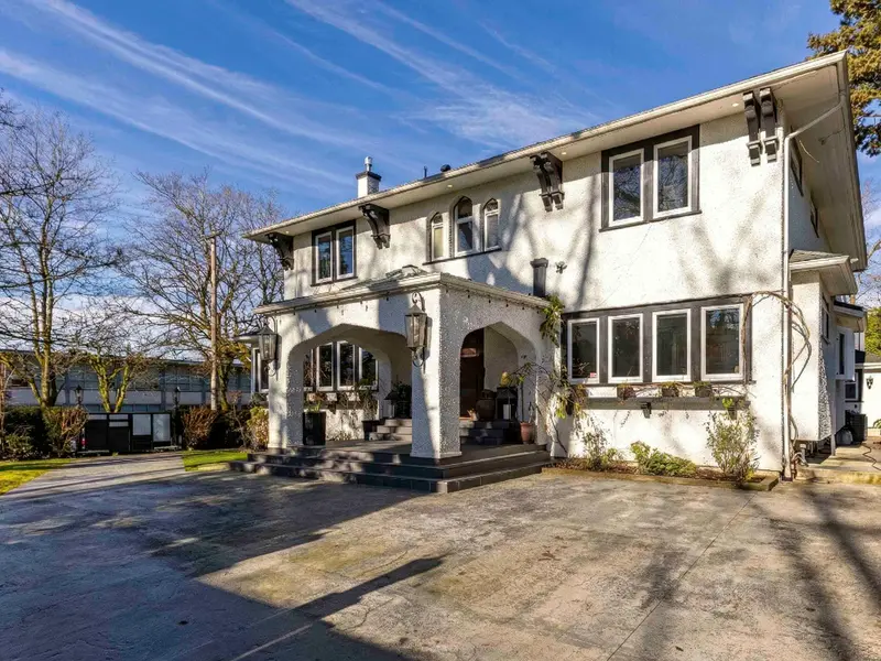 1591 NANTON AVENUE - photo 4 of 25