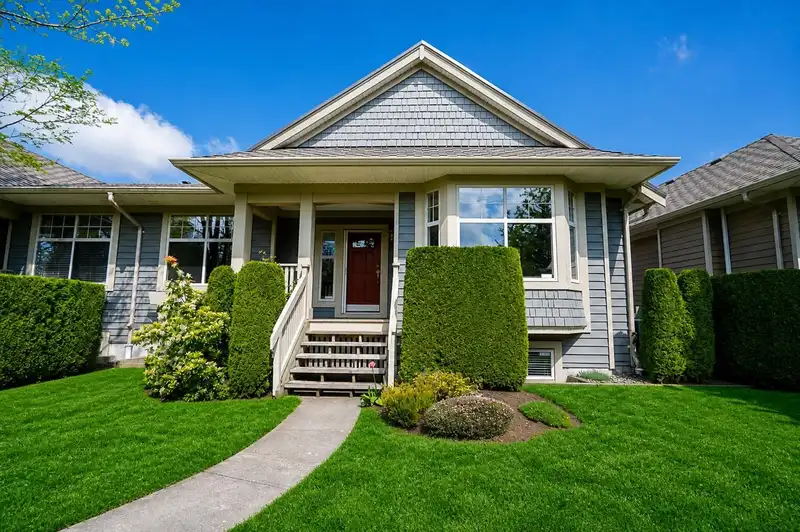 3 15425 ROSEMARY HEIGHTS CRESCENT - photo 1 of 40