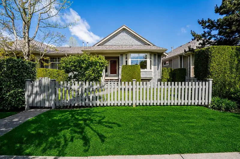 3 15425 ROSEMARY HEIGHTS CRESCENT - photo 2 of 40
