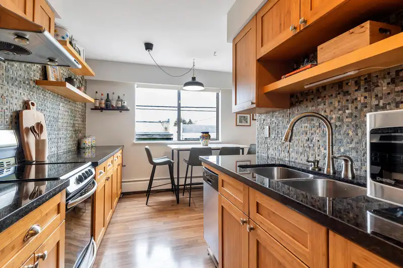 207 2080 MAPLE STREET - photo 4 of 22
