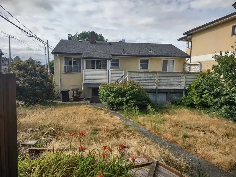 4195 WILLIAM STREET - photo 3 of 9
