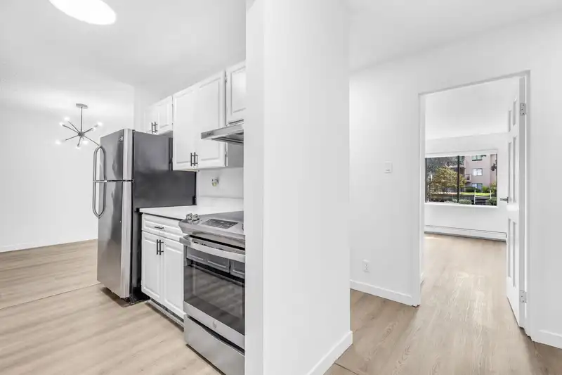 124 8411 ACKROYD ROAD - photo 4 of 30