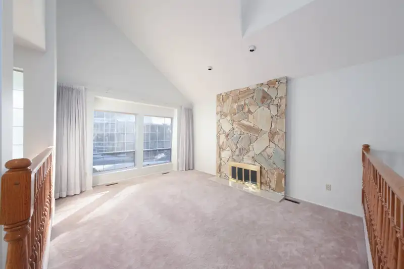 2492 BENDALE ROAD - photo 3 of 22