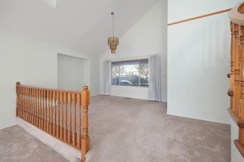 2492 BENDALE ROAD - photo 4 of 22