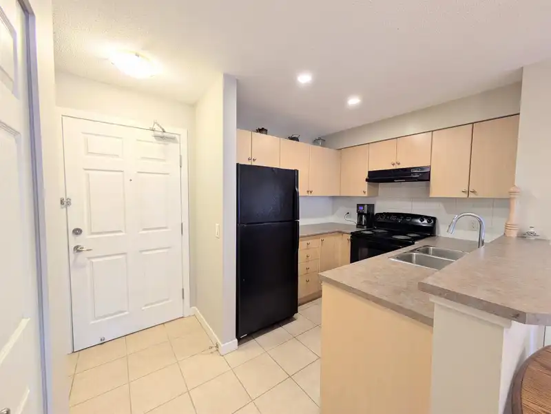 2210 244 SHERBROOKE STREET - photo 3 of 18