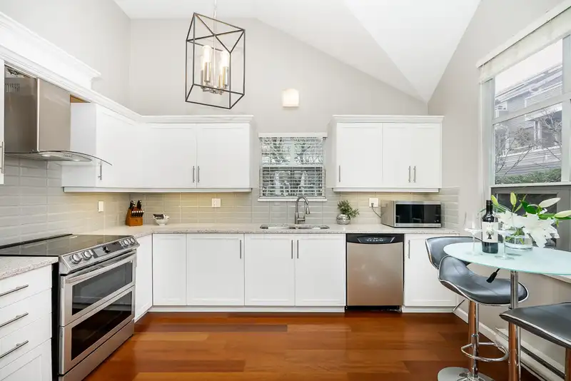 104 222 W 4TH STREET - photo 1 of 34