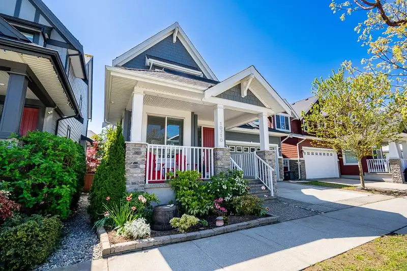 16716 18 AVENUE - photo 3 of 40