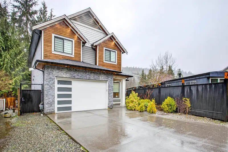 44 3295 SUNNYSIDE ROAD - photo 1 of 25