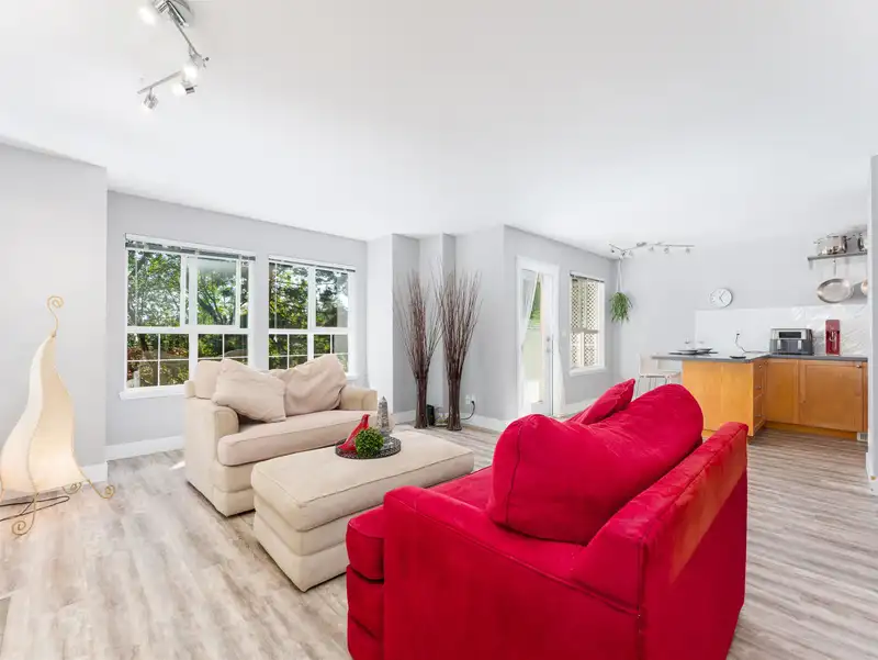 22 241 PARKSIDE DRIVE - photo 3 of 34