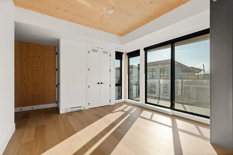 511 310 SALTER STREET - photo 3 of 25