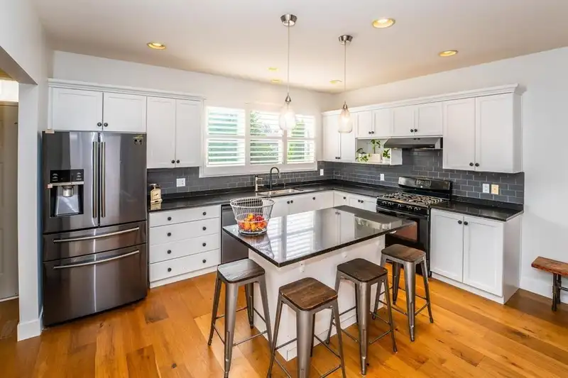 24254 103 AVENUE - photo 2 of 40