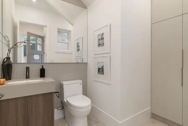 2 2680 E 5TH AVENUE - photo 4 of 36