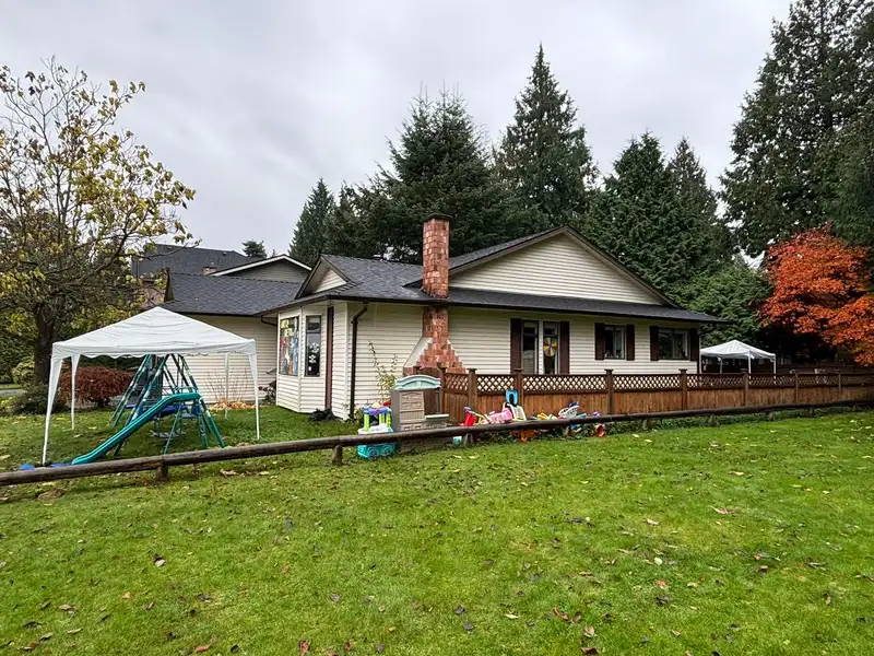 14304 18 AVENUE - photo 2 of 6