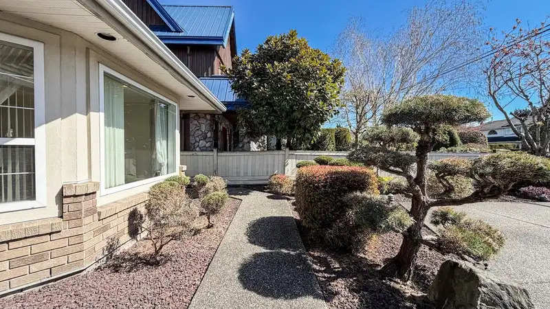 4651 MONCTON STREET - photo 2 of 38