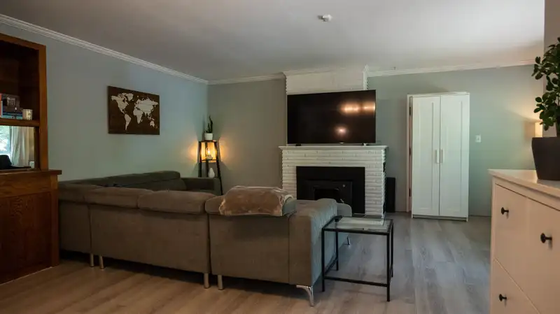 7468 194 STREET - photo 4 of 13
