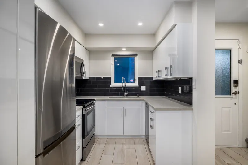 2391 OAK STREET - photo 2 of 25