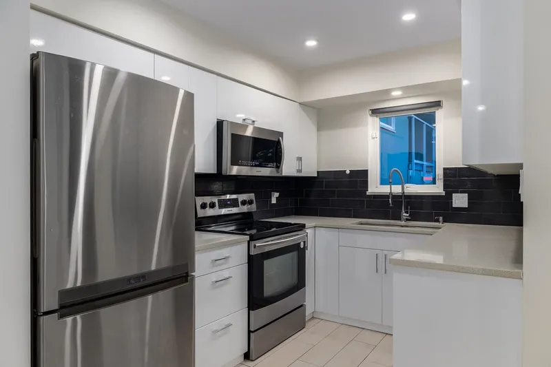 2391 OAK STREET - photo 3 of 25