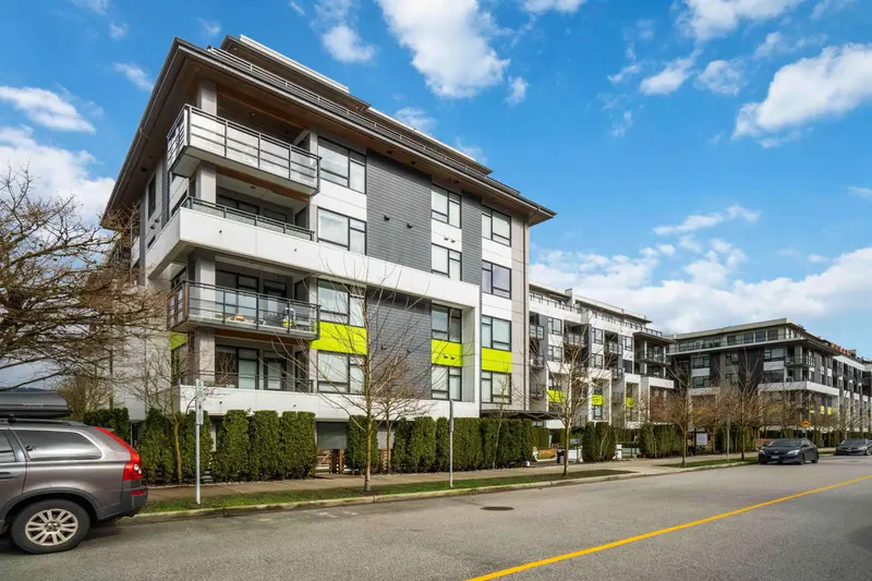 505 3018 ST GEORGE STREET - photo 2 of 25