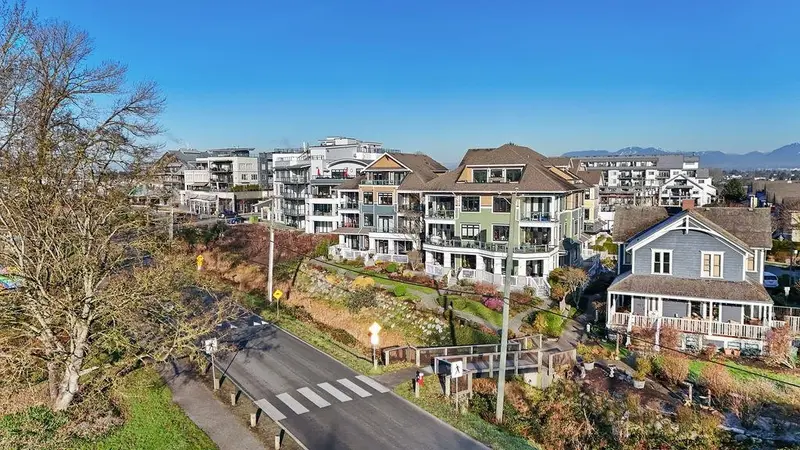 202 13251 PRINCESS STREET - photo 3 of 25