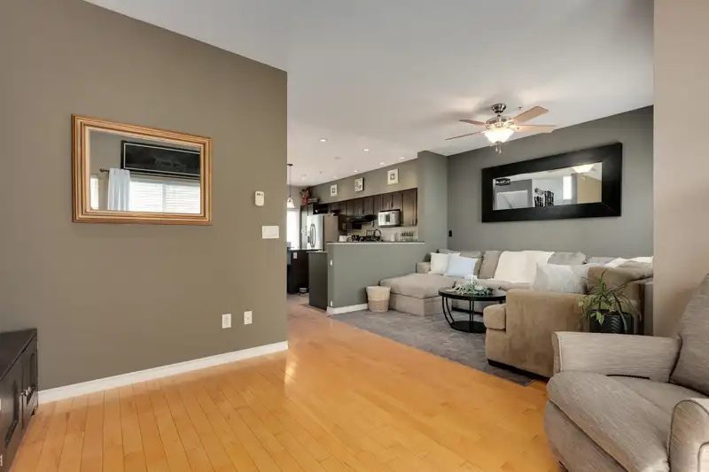 37 21535 88 AVENUE - photo 3 of 35