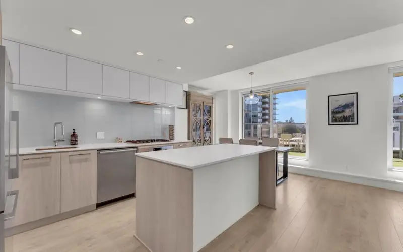 405 680 SEYLYNN CRESCENT - photo 1 of 25