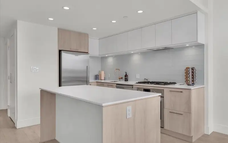 405 680 SEYLYNN CRESCENT - photo 3 of 25