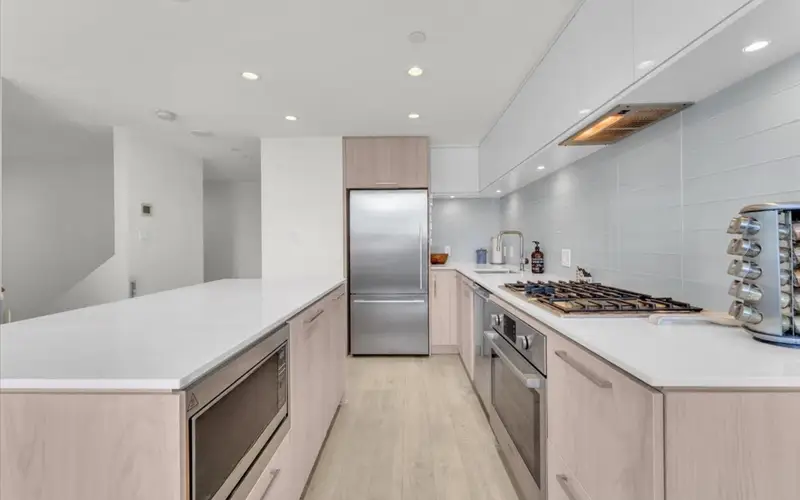 405 680 SEYLYNN CRESCENT - photo 4 of 25