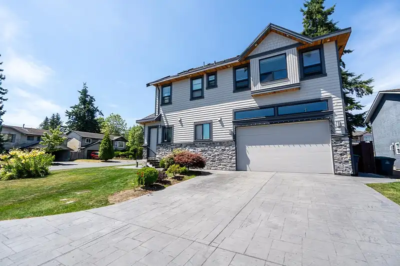 13209 65B AVENUE - photo 4 of 39