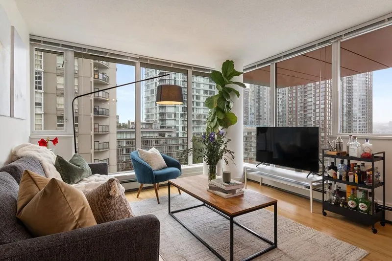 609 1325 ROLSTON STREET - photo 1 of 19