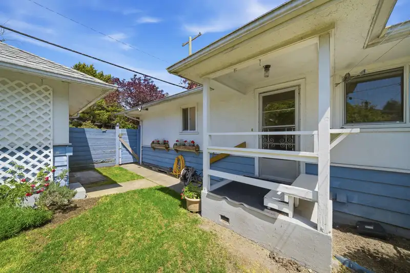 937 CHESTNUT STREET - photo 4 of 36