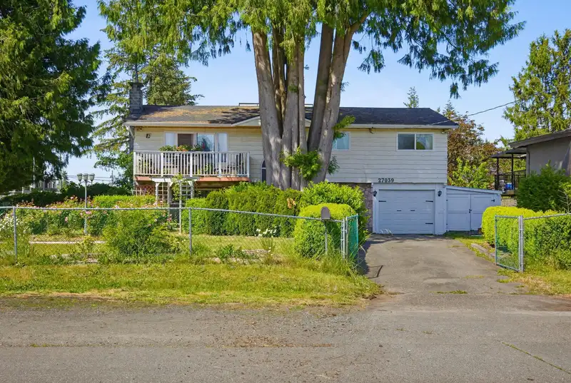27039 28B AVENUE - photo 1 of 32