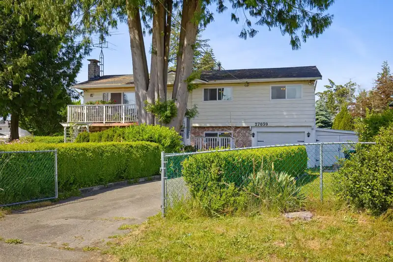 27039 28B AVENUE - photo 2 of 32