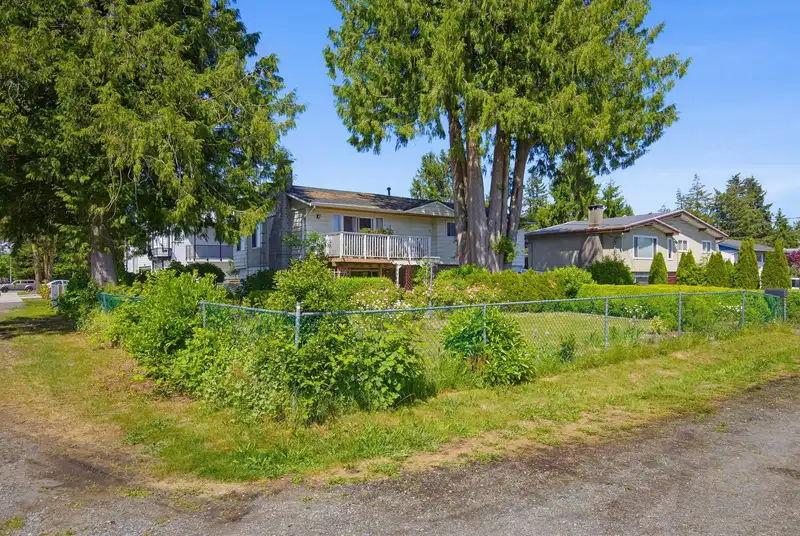 27039 28B AVENUE - photo 3 of 32