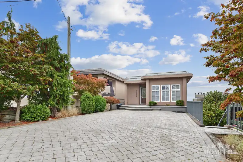 15080 BEACHVIEW AVENUE - photo 2 of 32