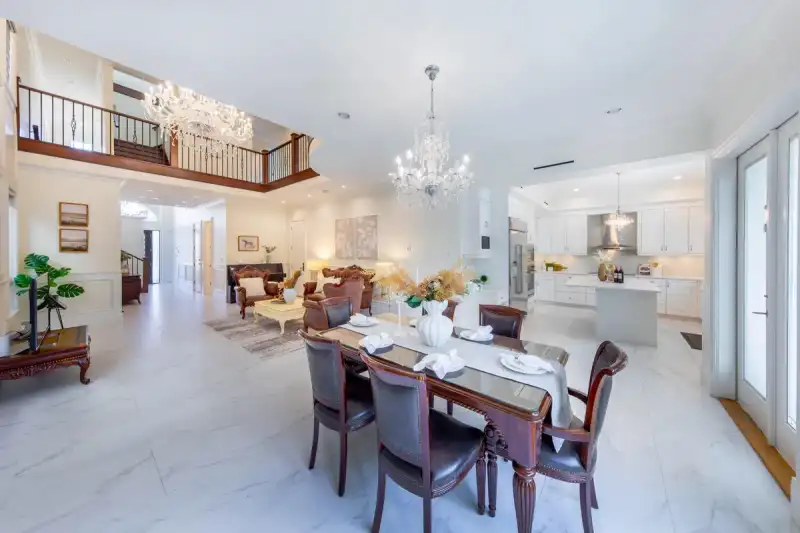 6200 GOLDSMITH DRIVE - photo 1 of 38