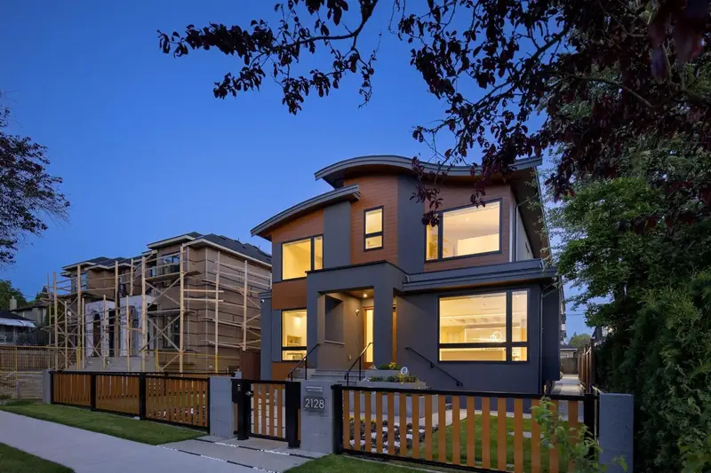 1 2128 W 21ST AVENUE - photo 4 of 25