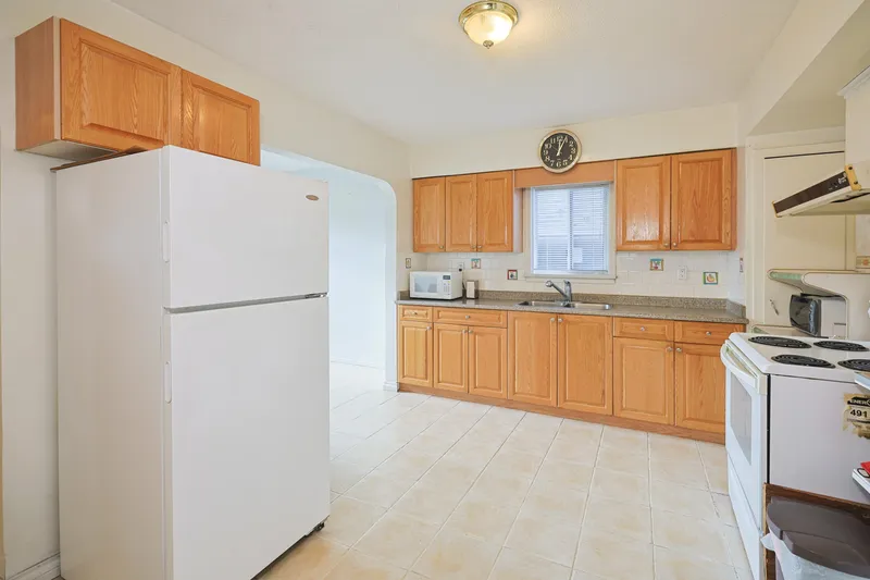 2584 E GEORGIA STREET - photo 4 of 20