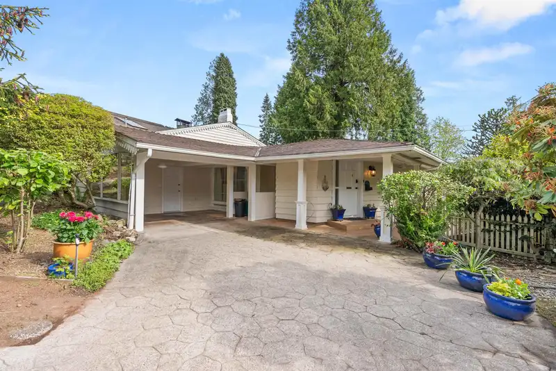 2094 INGLEWOOD AVENUE - photo 2 of 40