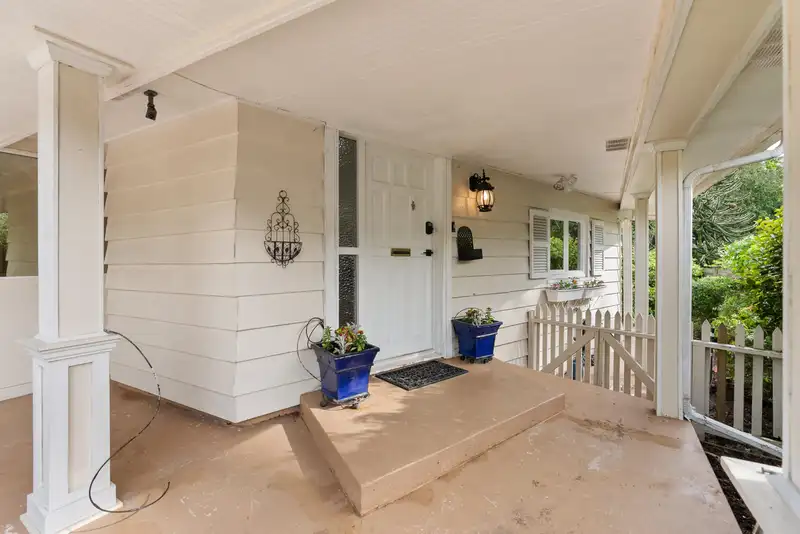 2094 INGLEWOOD AVENUE - photo 3 of 40