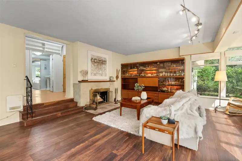 2094 INGLEWOOD AVENUE - photo 4 of 40