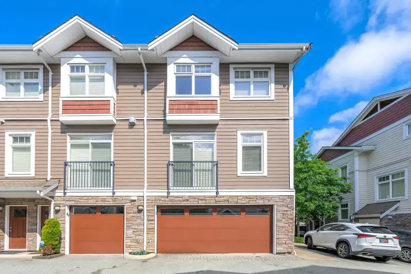 50 2689 PARKWAY DRIVE - photo 3 of 39