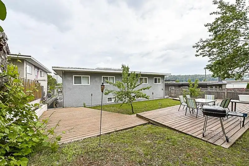 1335 1337 KAMLOOPS STREET - photo 2 of 18
