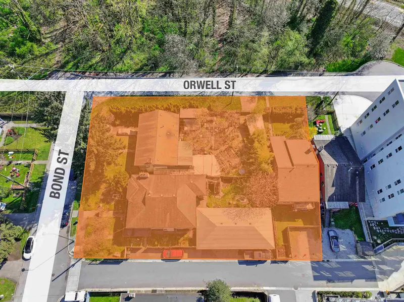 1583 BOND STREET - photo 2 of 16