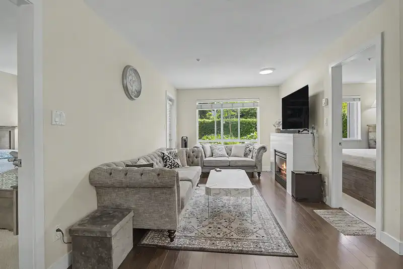 252 15850 26 AVENUE - photo 2 of 27