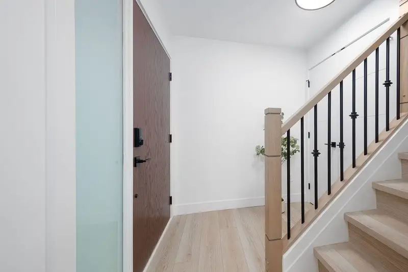 9831 GLENTHORNE DRIVE - photo 3 of 24