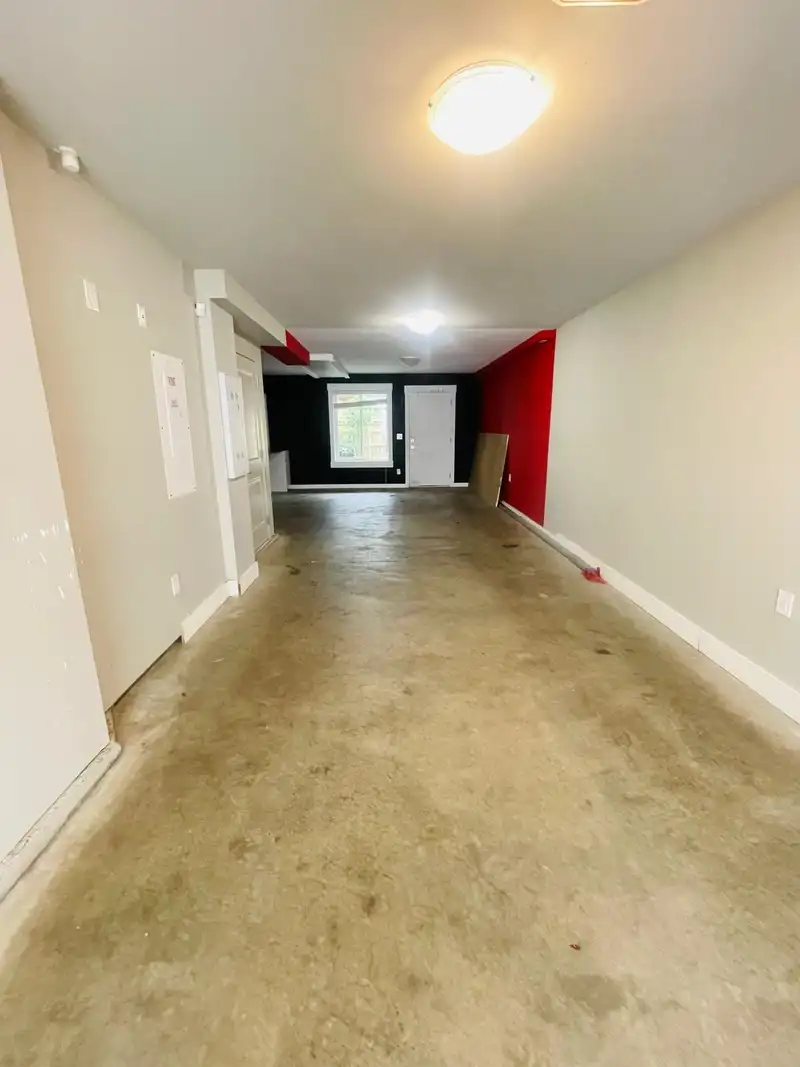 30 14499 64 AVENUE - photo 3 of 36