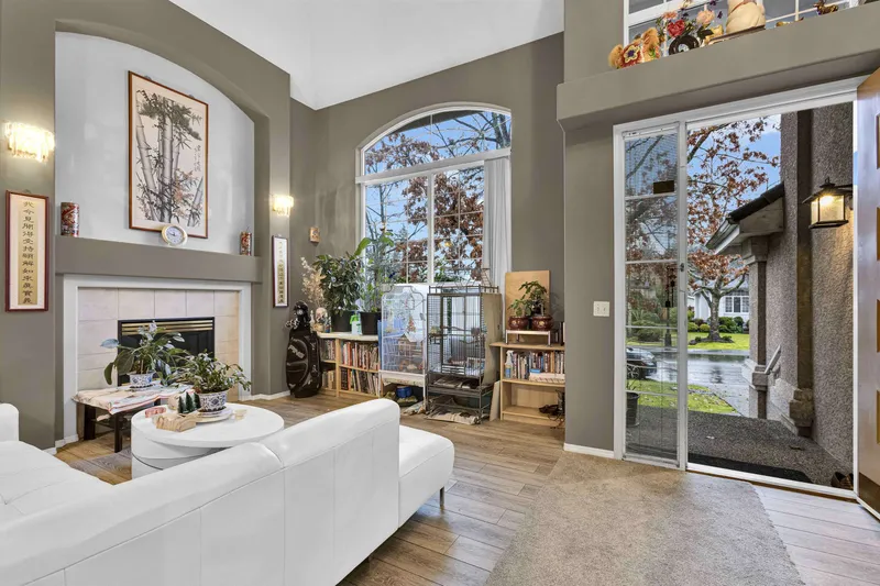 16977 83A AVENUE - photo 4 of 25